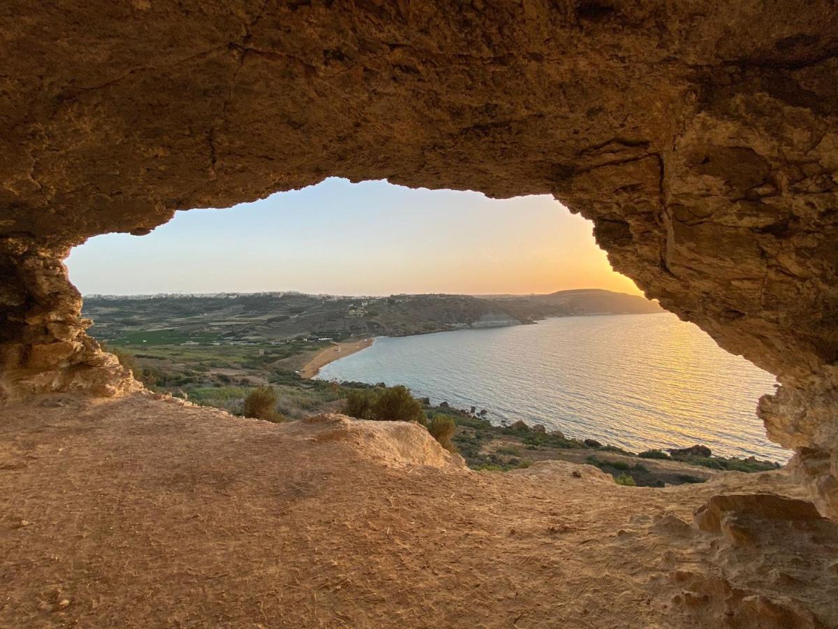 F8 1 Seaview Room, Living And Bathroom Shared , Stjulians Saint Julian's Eksteriør bilde