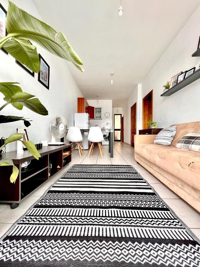 F8 1 Seaview Room, Living And Bathroom Shared , Stjulians Saint Julian's Eksteriør bilde