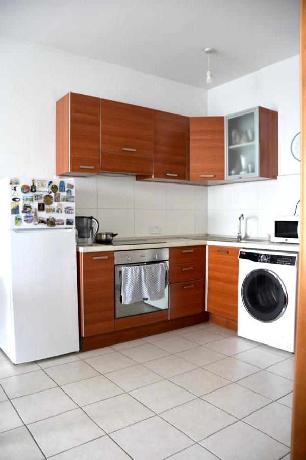 F8 1 Seaview Room, Living And Bathroom Shared , Stjulians Saint Julian's Eksteriør bilde